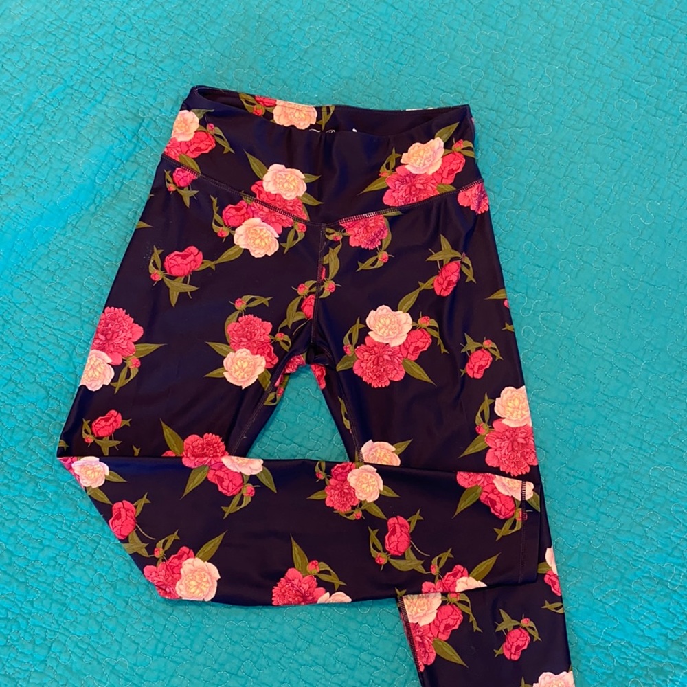 Fit Booty Apparel Leggings size L by Jessica